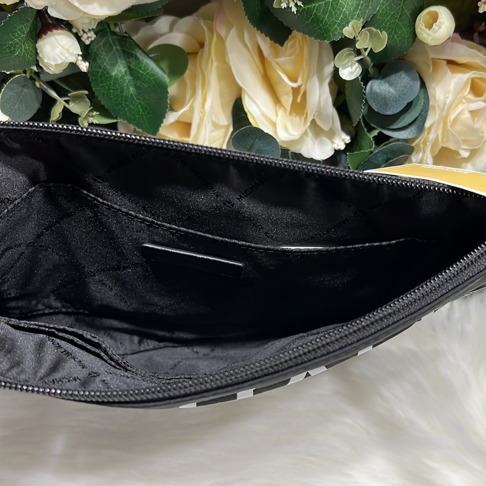 NWT MICHAEL KORS BLACK LARGE SPORTS WRISTLET/ CLUTCH - Picture 5 of 16